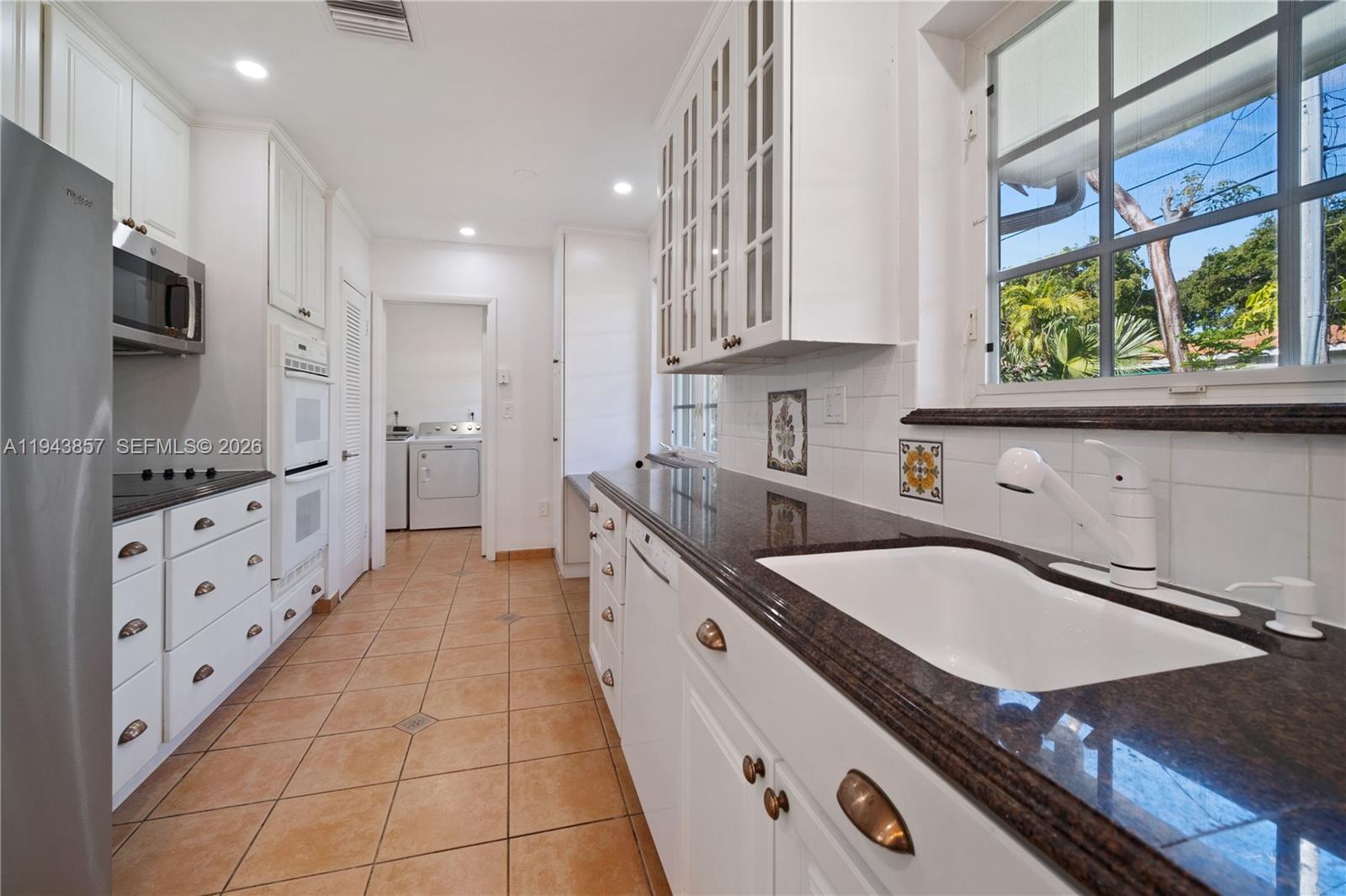 COCONUT GROVE SEC 1-CORAL - Residential Lease