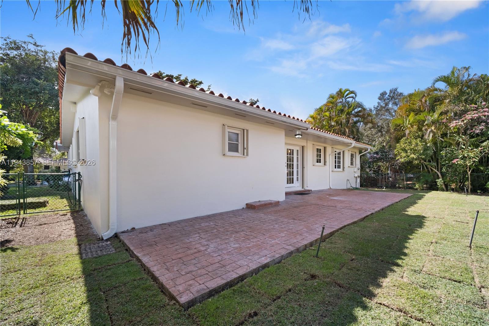 COCONUT GROVE SEC 1-CORAL - Residential Lease