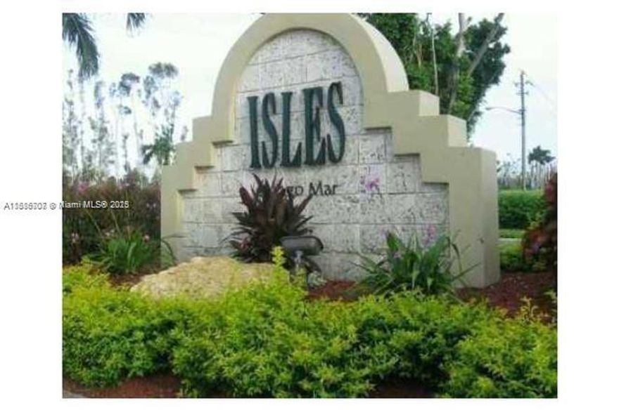 Great spacious ground floor unit. Close to Sawgrass mall, BB&T Entertainment center, Nova university. Quiet area, great schools. Washer and Dryer inside the unit - included. Amenities includes: Pool, Gym, Tennis court and LOTS more. Management on site.