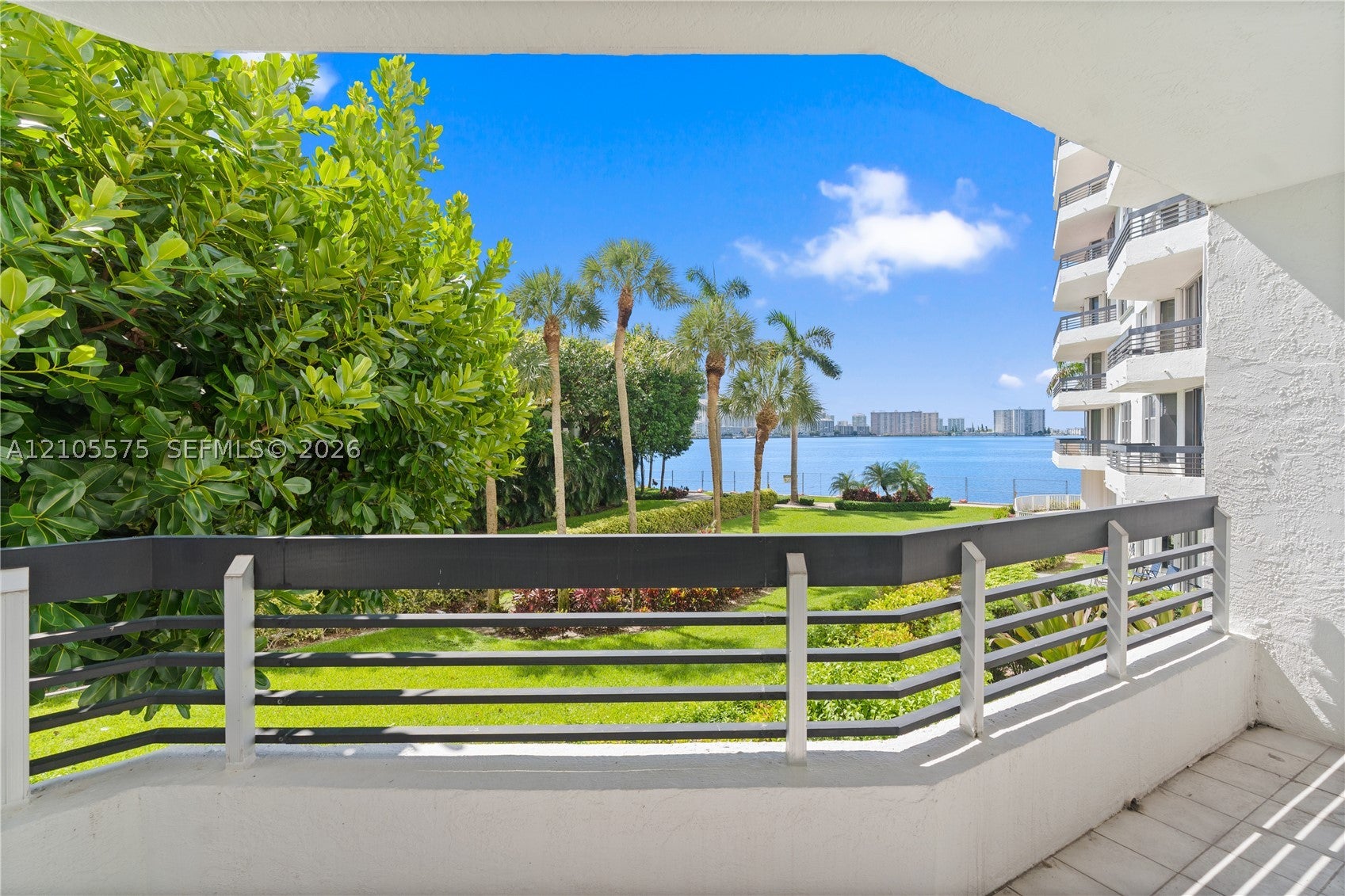 3600 Mystic Pointe Dr 215