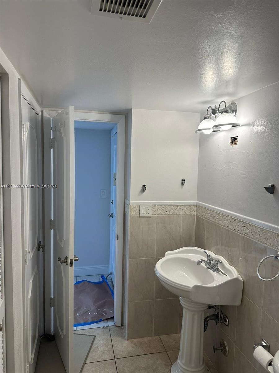 PLAZA TOWERS SOUTH CONDO - Residential Lease