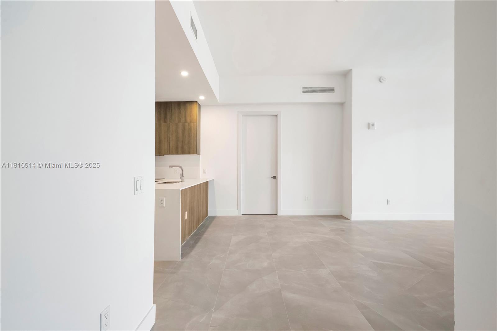 AURORA SUNNY ISLES - Residential