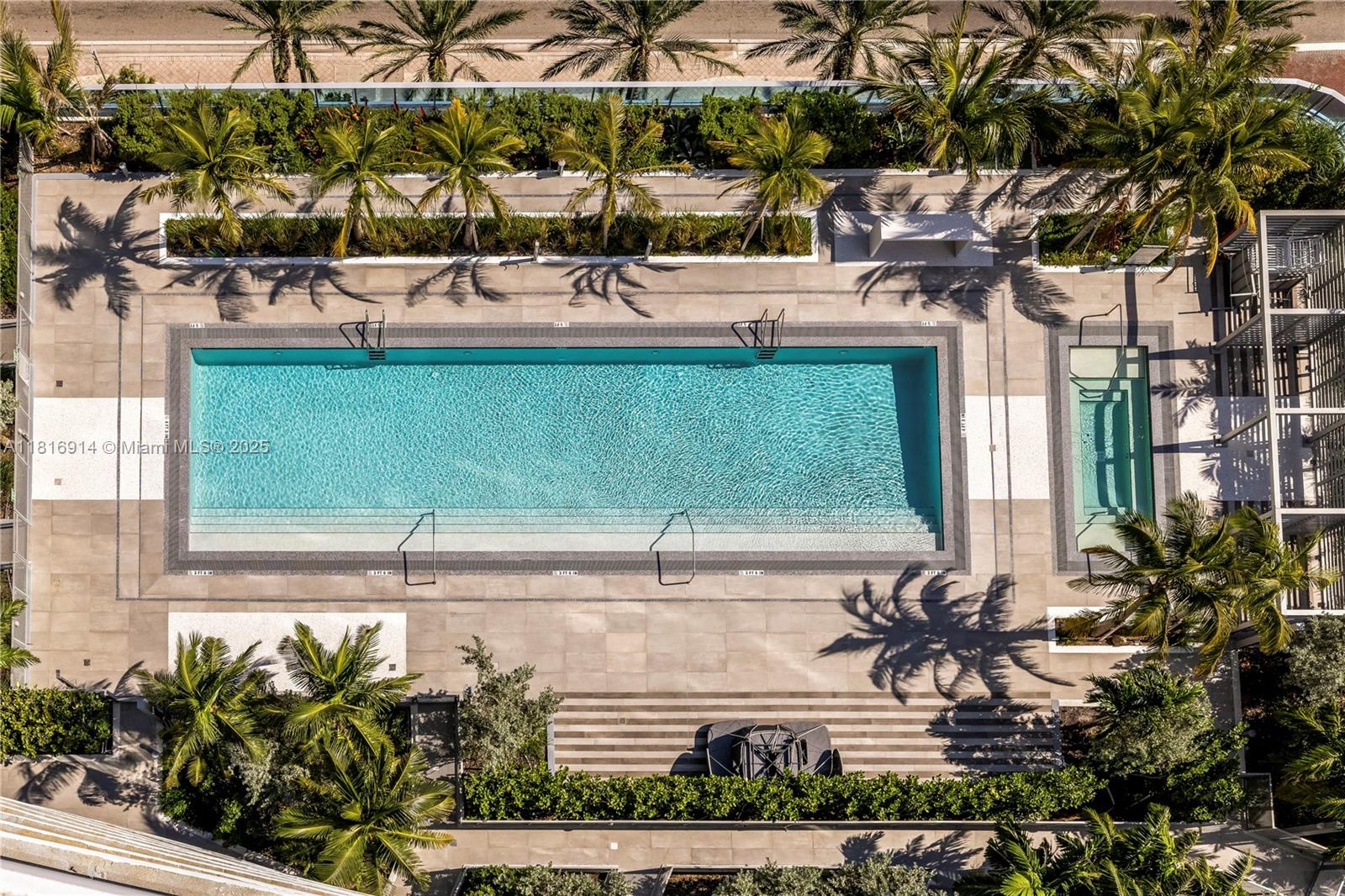 AURORA SUNNY ISLES - Residential