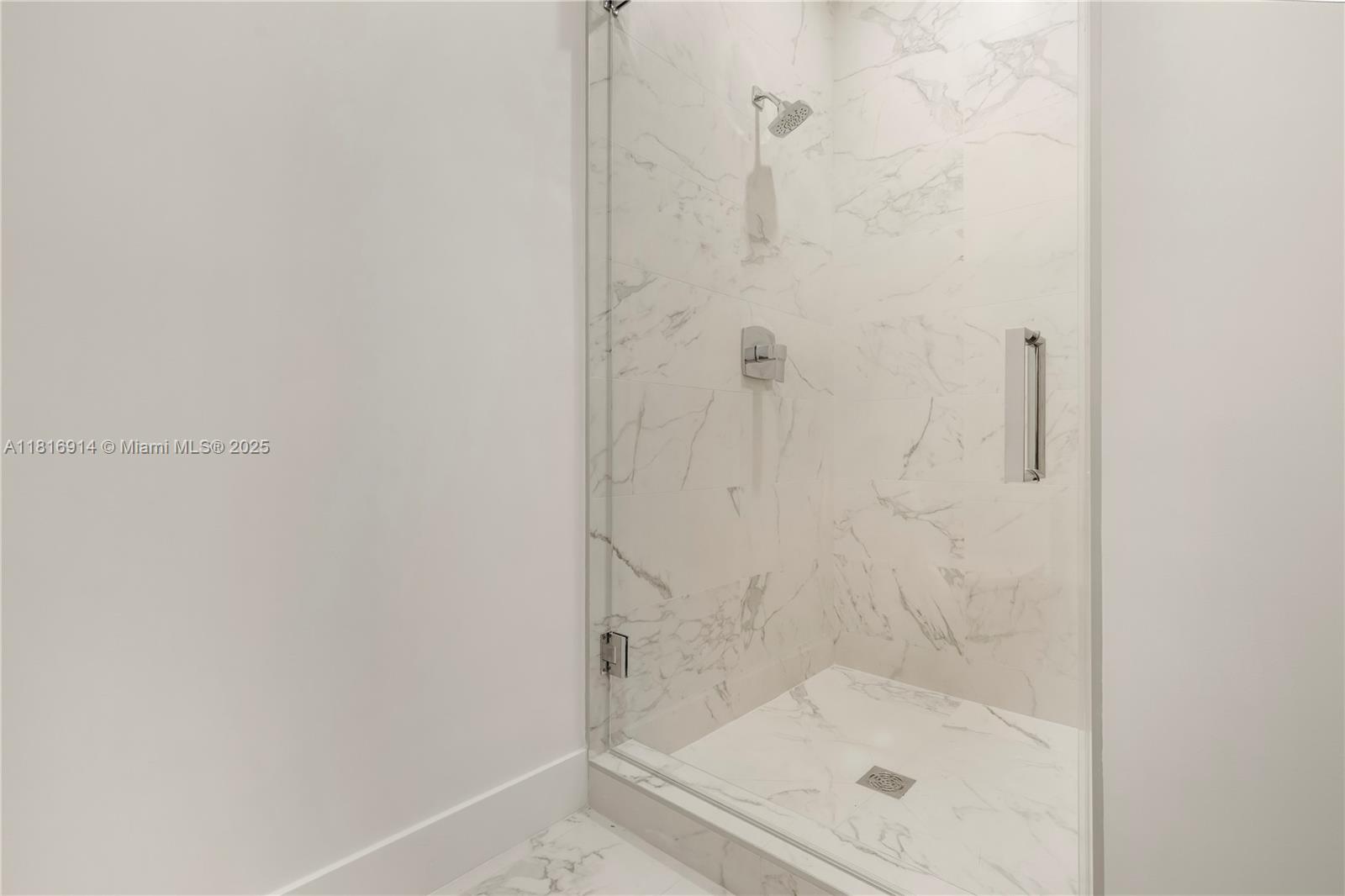 AURORA SUNNY ISLES - Residential