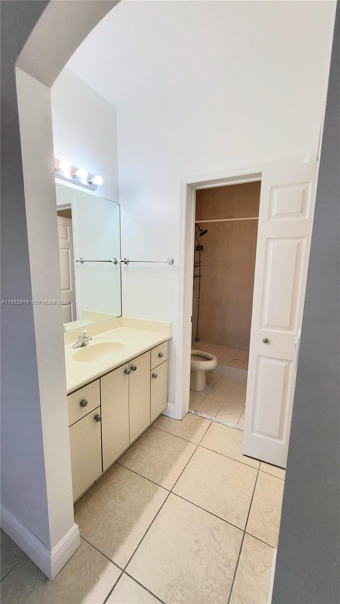 VILLAS AT HARBOR ISLES CO - Residential Lease