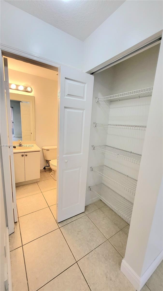 VILLAS AT HARBOR ISLES CO - Residential Lease