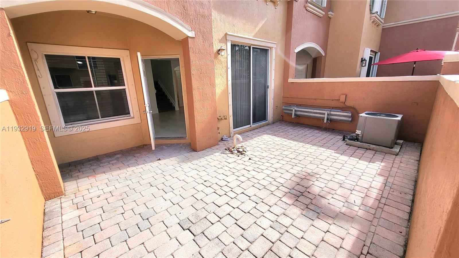 VILLAS AT HARBOR ISLES CO - Residential Lease