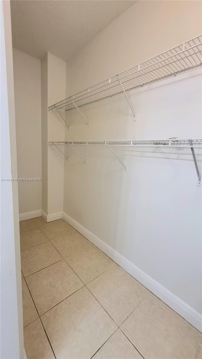 VILLAS AT HARBOR ISLES CO - Residential Lease