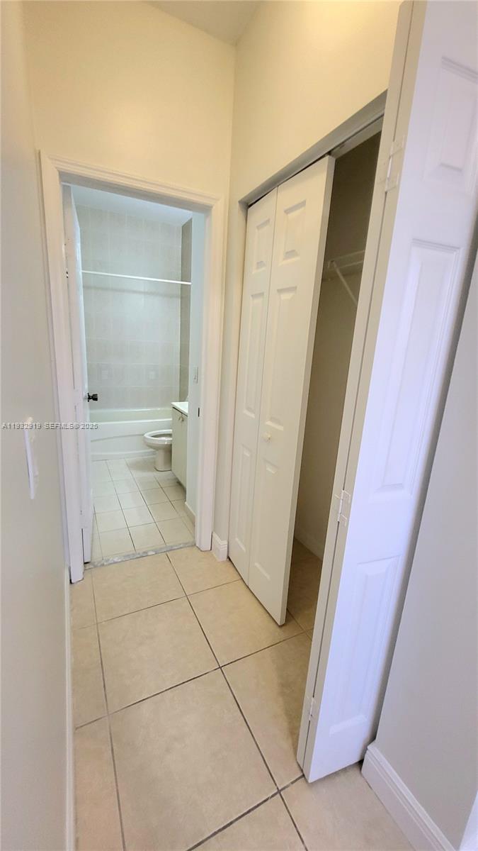 VILLAS AT HARBOR ISLES CO - Residential Lease