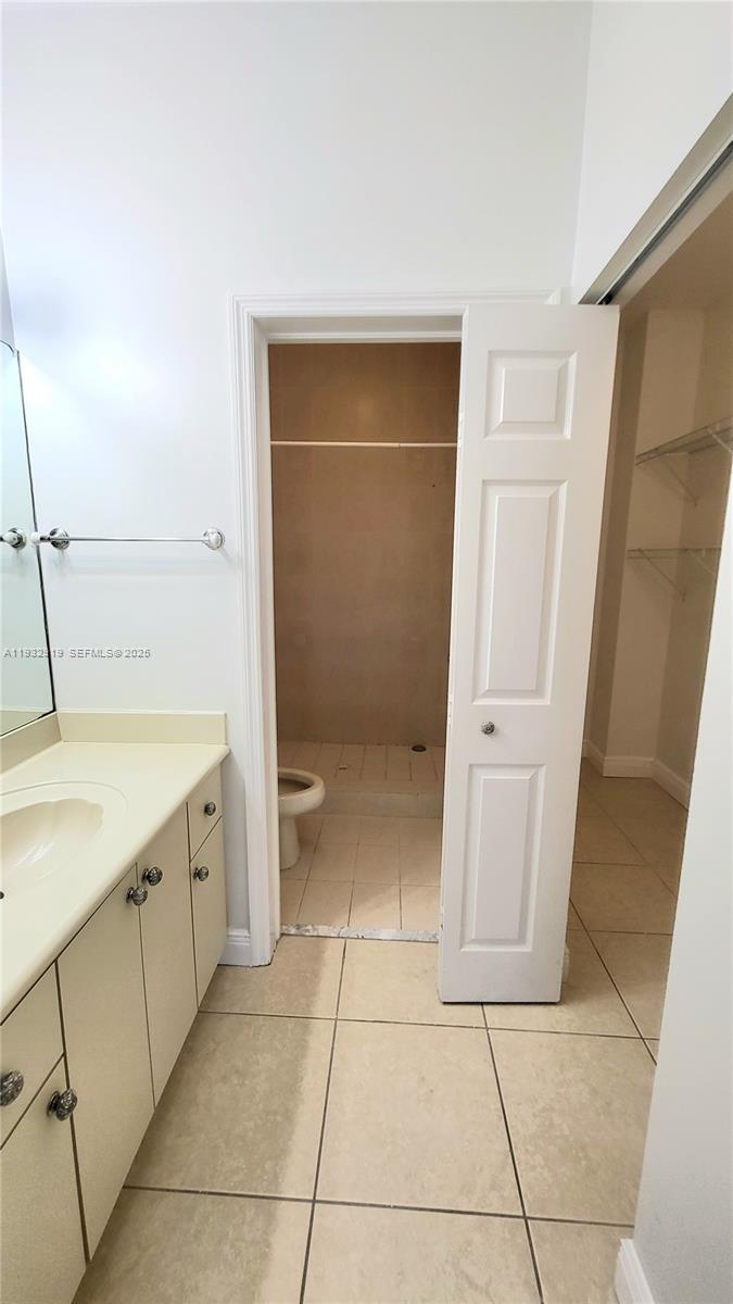 VILLAS AT HARBOR ISLES CO - Residential Lease