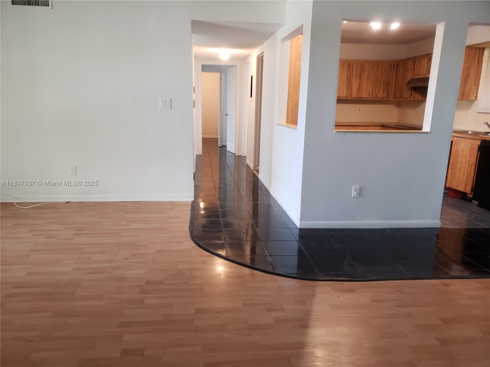 SPACIOUS 2/2 CONDOMINIUM WITH OVERSIZED BEDROOMS, WAK IN CLOSET, PRIVATE LAUNDRY ROOM, GATED COMMUNITY WITH 2 SWIMMING POOLS