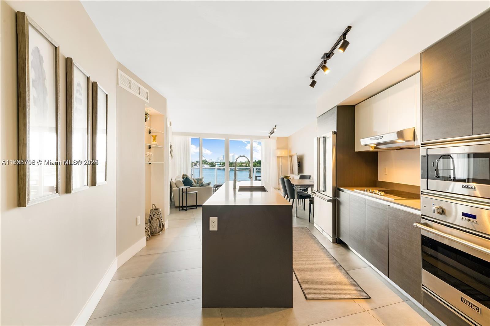 BAY HARBOUR ISLAND - Residential