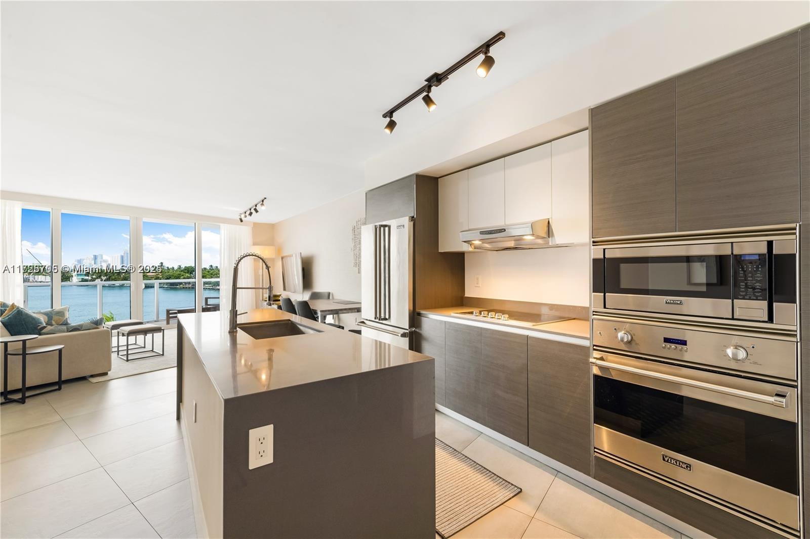 BAY HARBOUR ISLAND - Residential