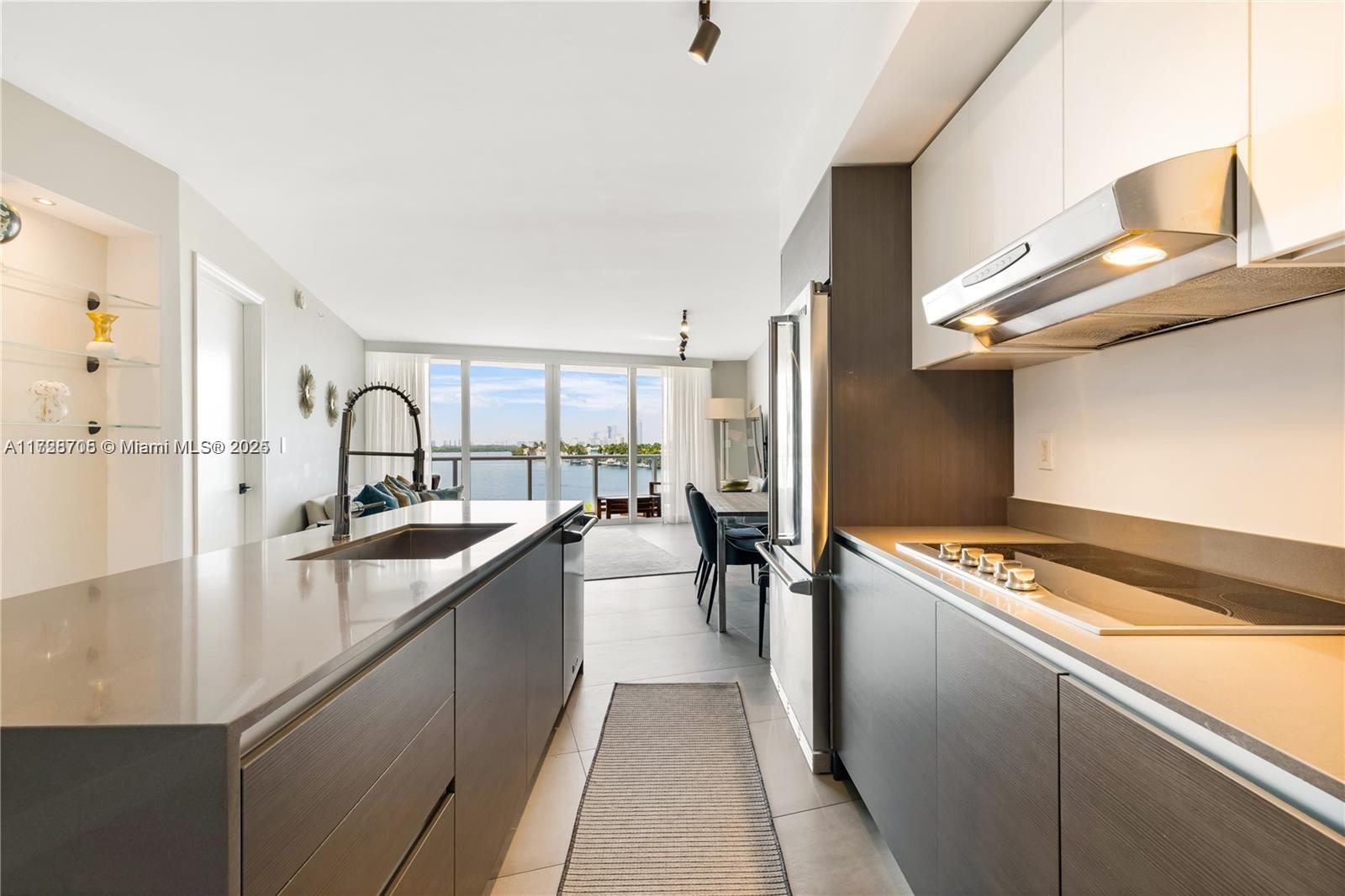 BAY HARBOUR ISLAND - Residential