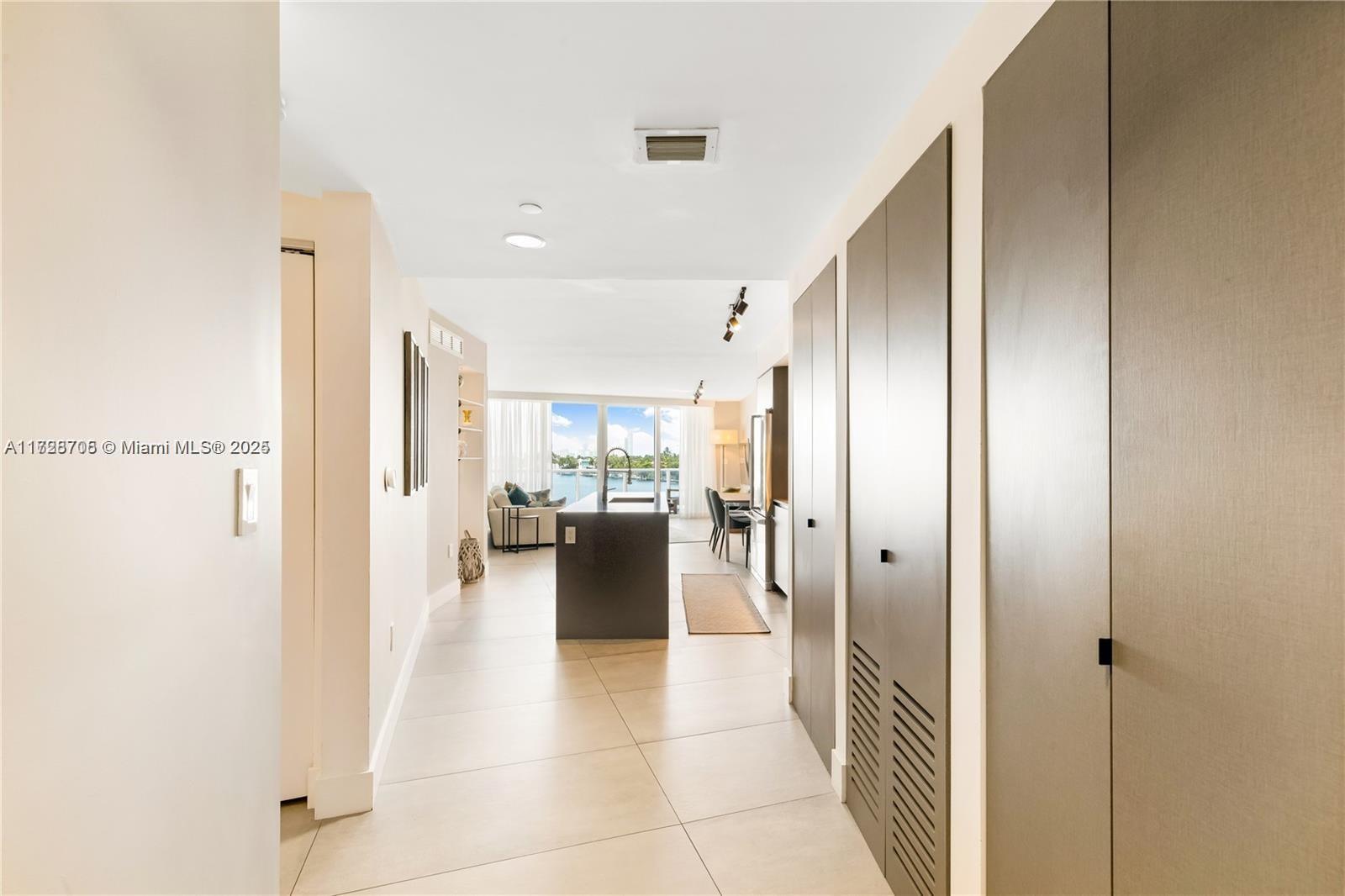 BAY HARBOUR ISLAND - Residential