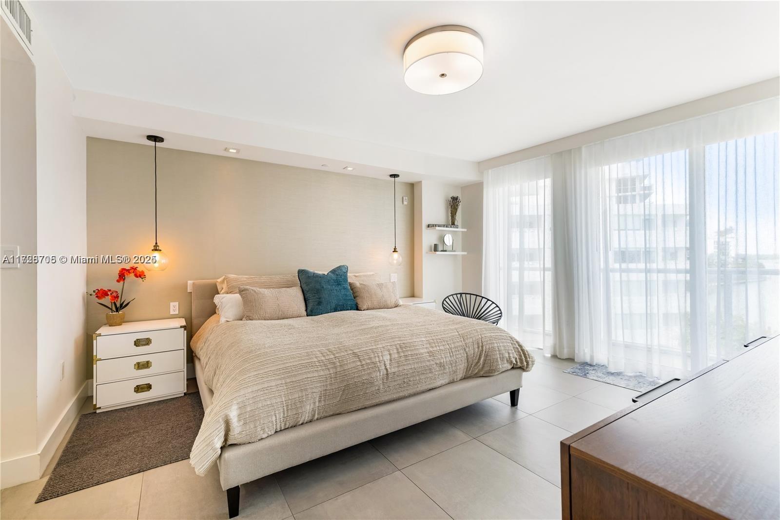 BAY HARBOUR ISLAND - Residential