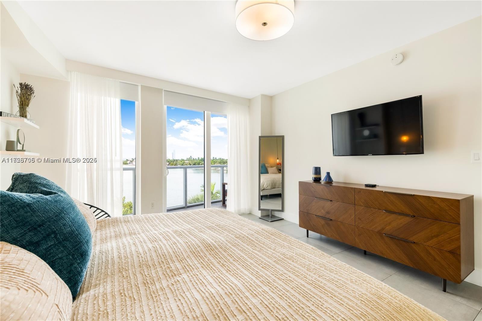 BAY HARBOUR ISLAND - Residential
