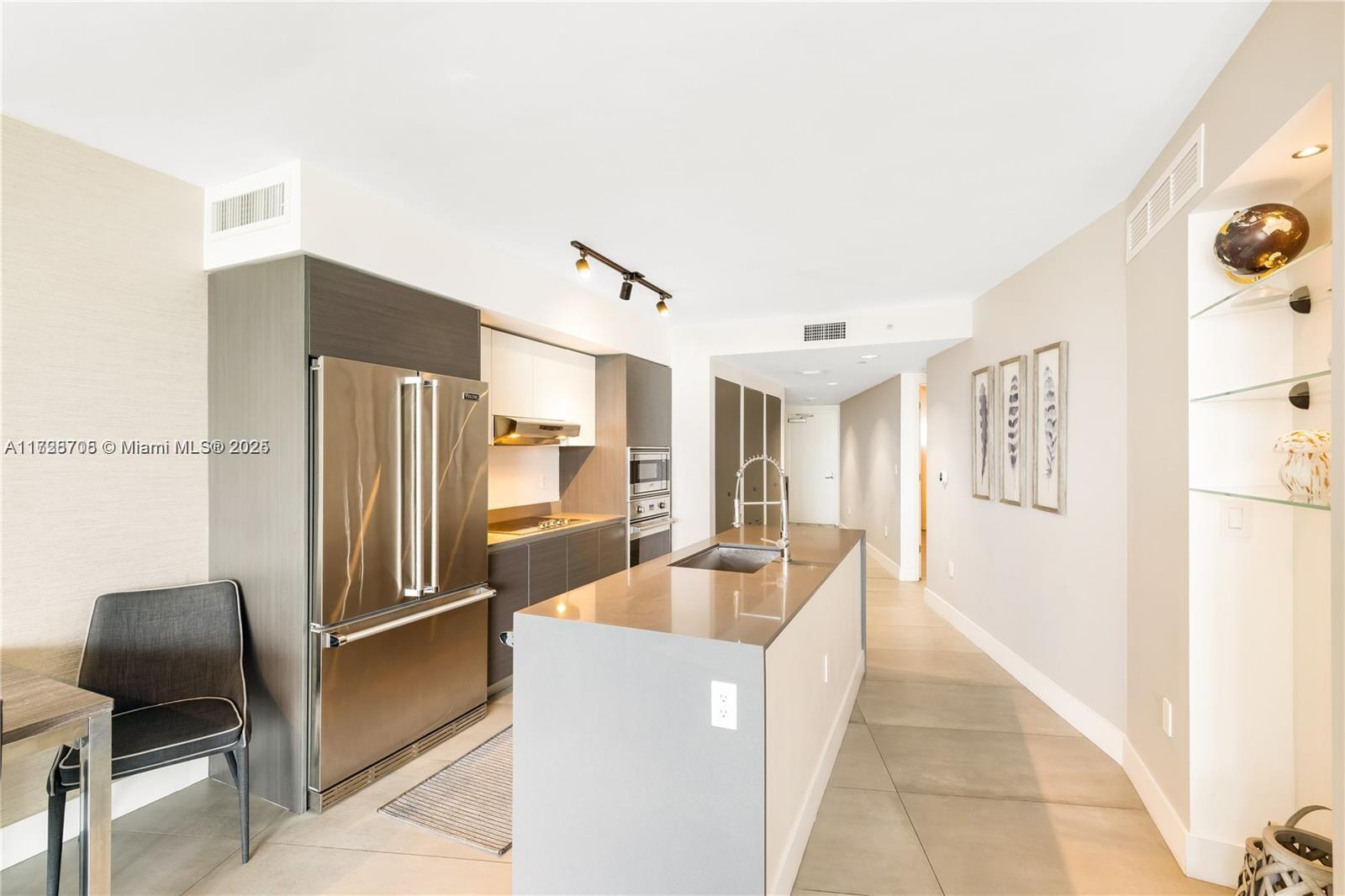 BAY HARBOUR ISLAND - Residential