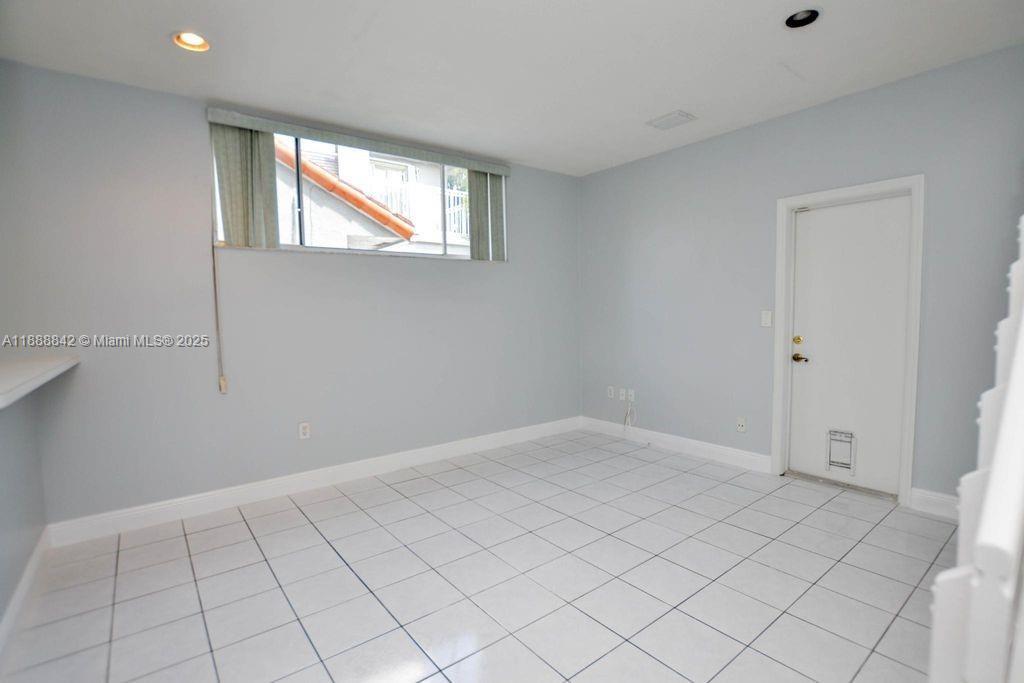 EMERALD POINTE - Residential Lease