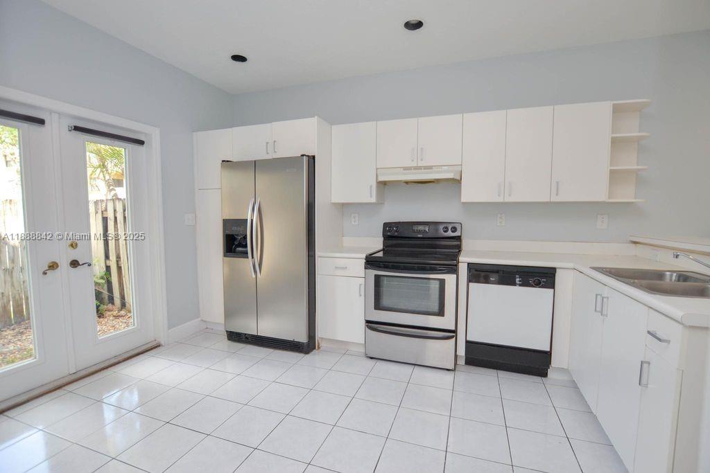 EMERALD POINTE - Residential Lease