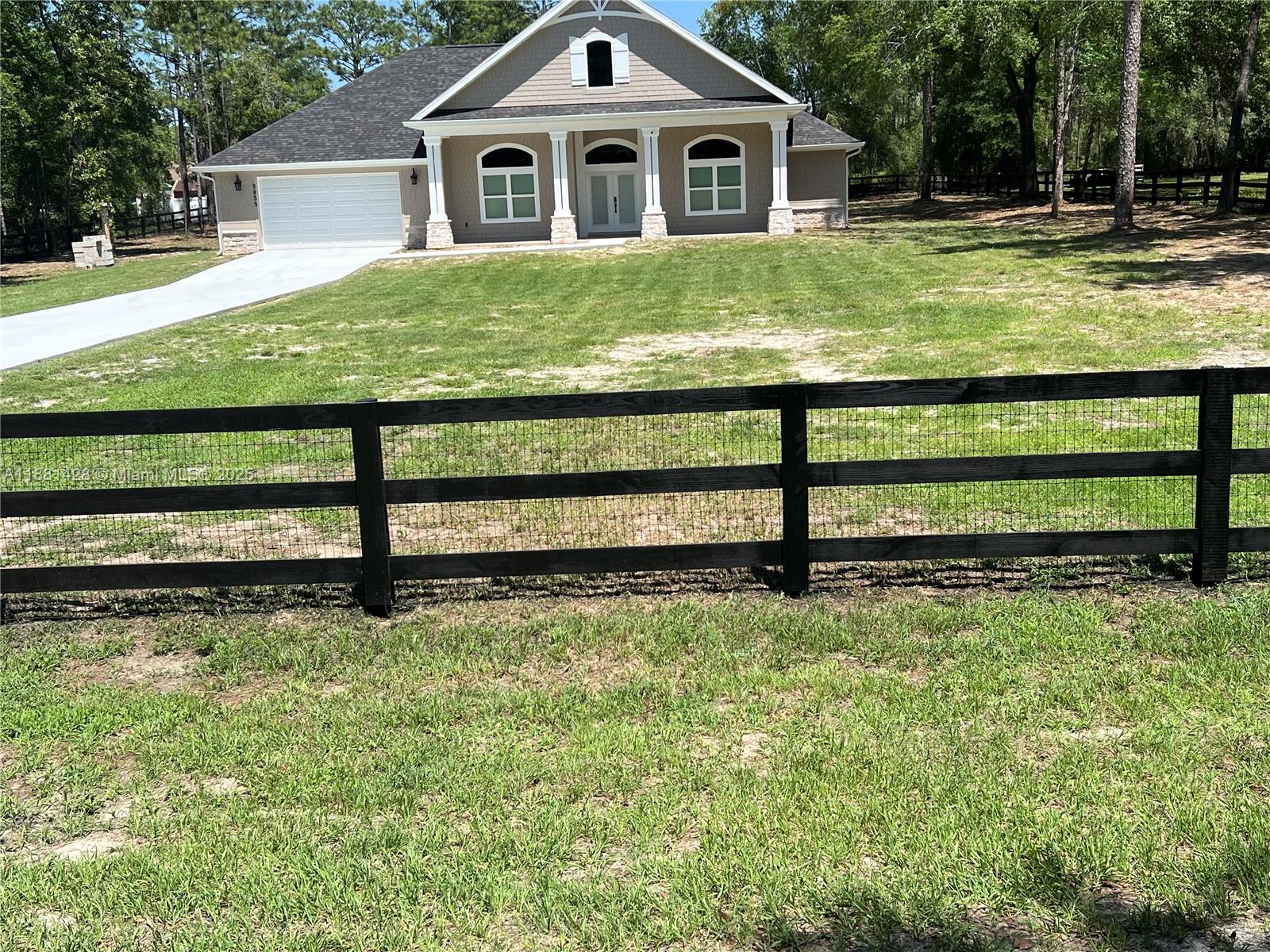 3000 SQ FT HOME. GRANITE COUNTERS STAINLESS STEEL APPLIANCES. OVERSIZED 2 CAR GARAGE. SEPERATE LAUNDRY ROOM WITH FRONT LOADERS. MASTER BEDROOM WITH CONNECTING MASTER BATH WITH SOAKING TUB, SHOWER HIS AND HER WALK IN CLOSETS,
4 BEDROOMS 2 BATH HOME. CUSTOM GUEST BATHROOM WITH SHOWER ENCLOSURE AND GLASS DOORS. 11 FT CEILINGS. FIREPLACE!! SET UP WITH HIGH-SPEED INTERNET AND SECURITY CAMERAS WITH SECURITY SYSTEM. HOUSE FEATURES 10 FT WIDE DRIVEWAY WITH 60 FT LONG DRIVEWAY. CUSTOM FENCING AROUND PERIMETER OF PROPERTY. SURROUNDED BY HORSE FARMS.