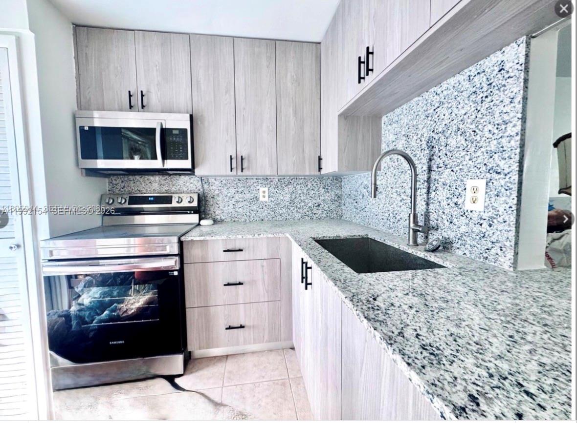 ROLLING GREEN CONDO A - Residential