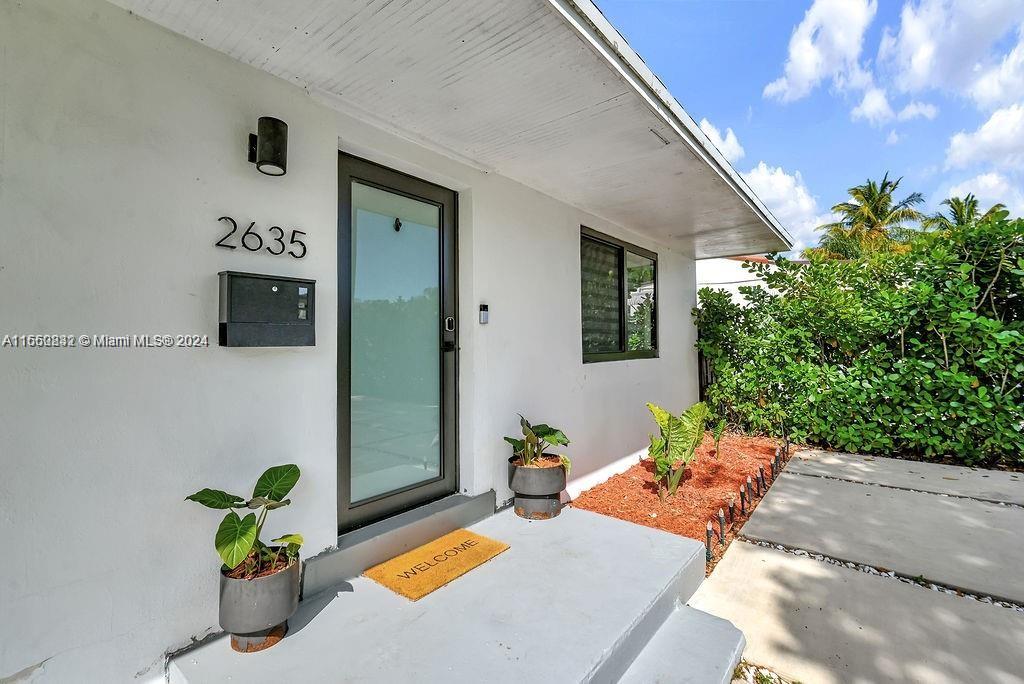 HOLLYWOOD LITTLE RANCHES - Residential