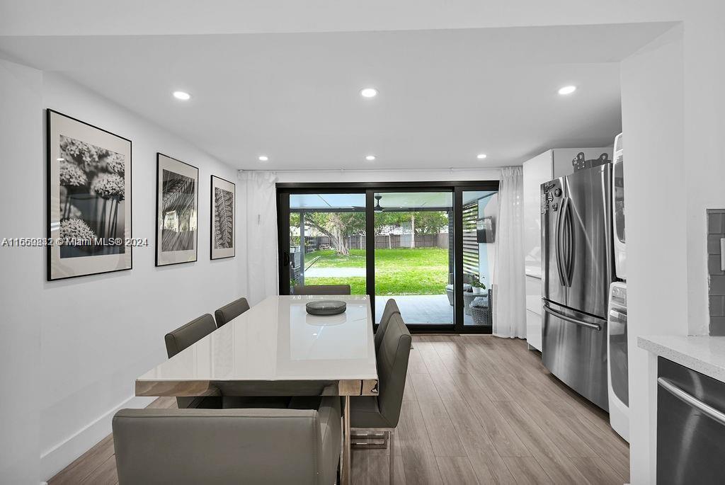 HOLLYWOOD LITTLE RANCHES - Residential
