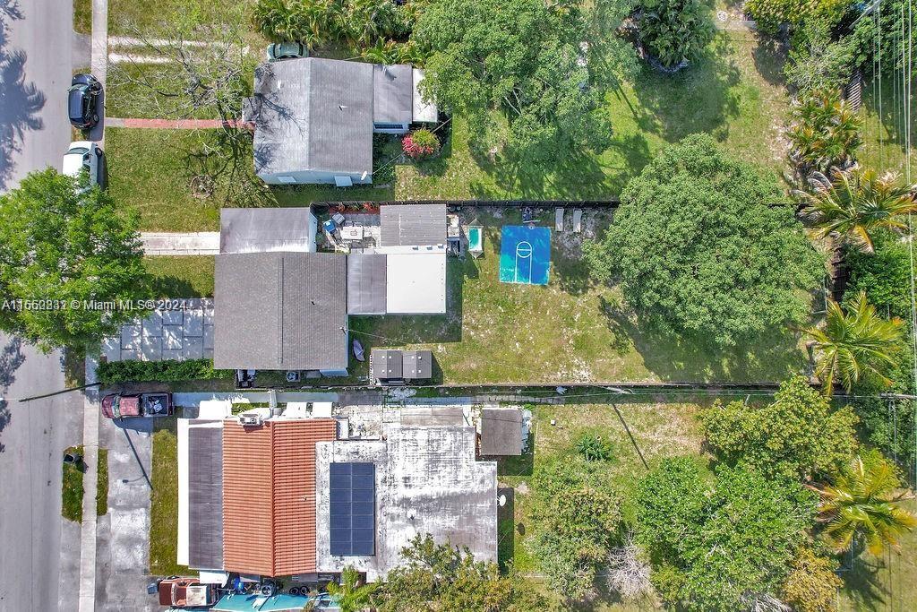 HOLLYWOOD LITTLE RANCHES - Residential