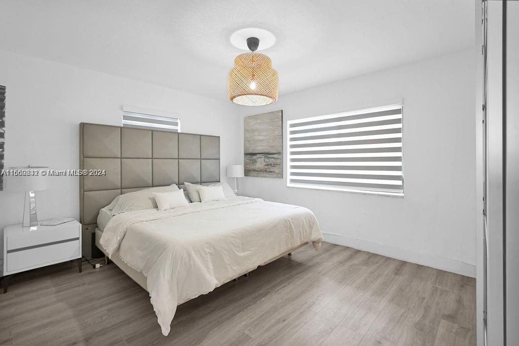 HOLLYWOOD LITTLE RANCHES - Residential