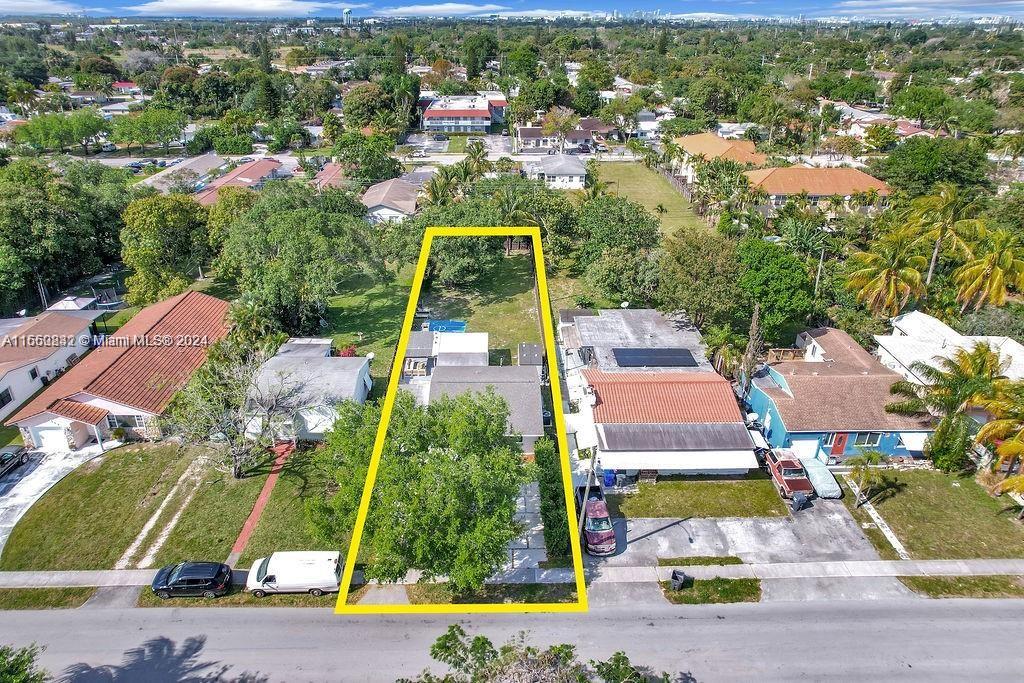 HOLLYWOOD LITTLE RANCHES - Residential