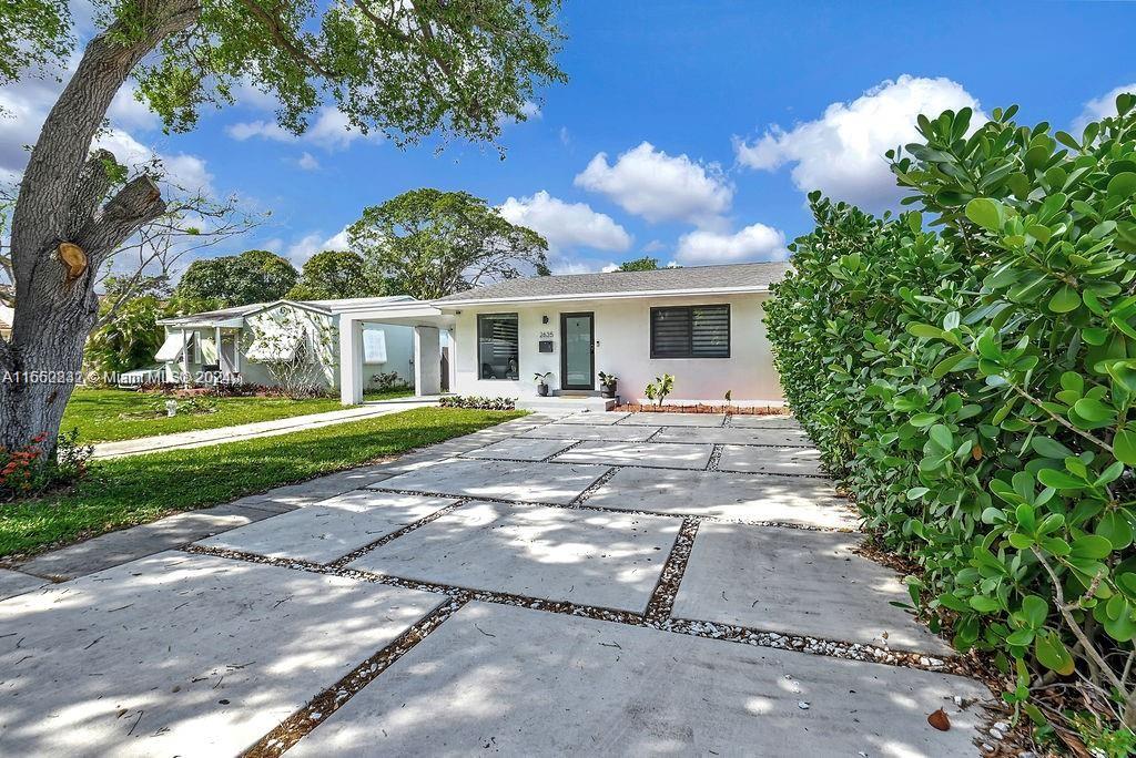 HOLLYWOOD LITTLE RANCHES - Residential