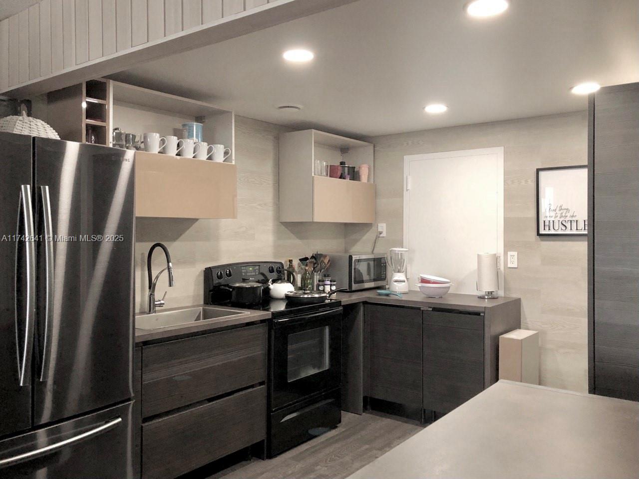 GOLDEN HORN SOUTH CONDO - Residential