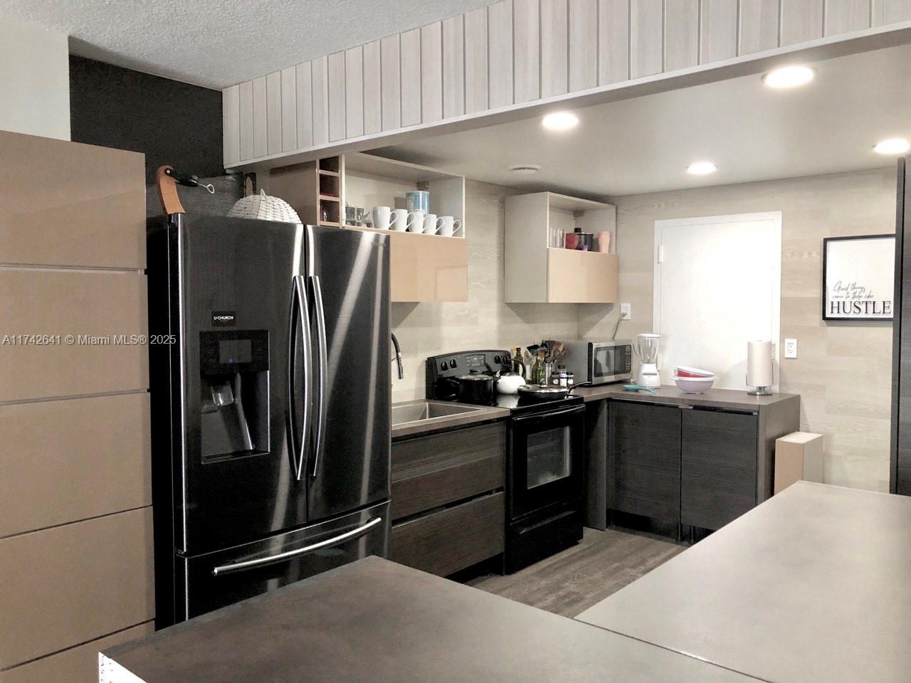 GOLDEN HORN SOUTH CONDO - Residential