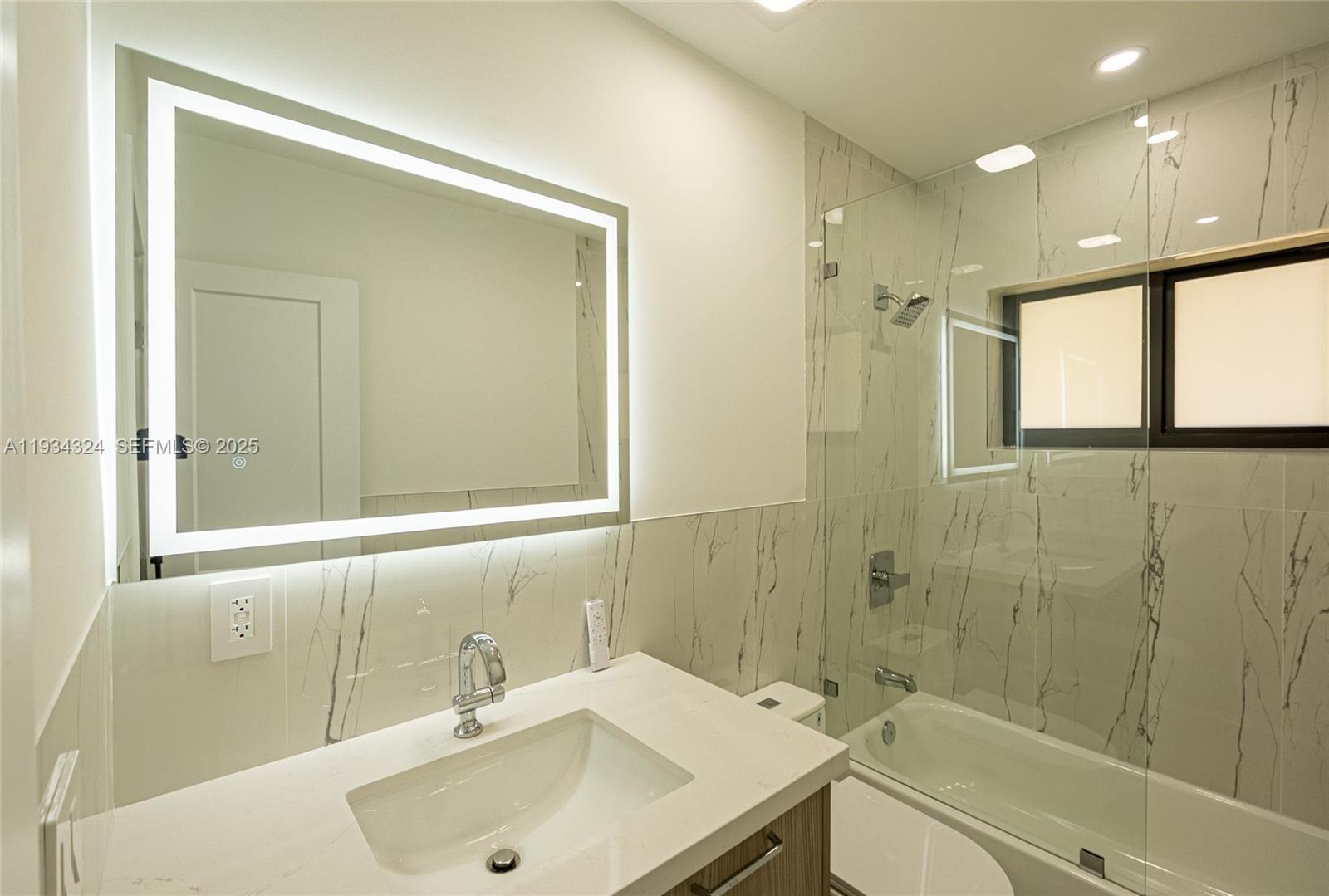 MIAMI LAKES SEC 4 - Residential