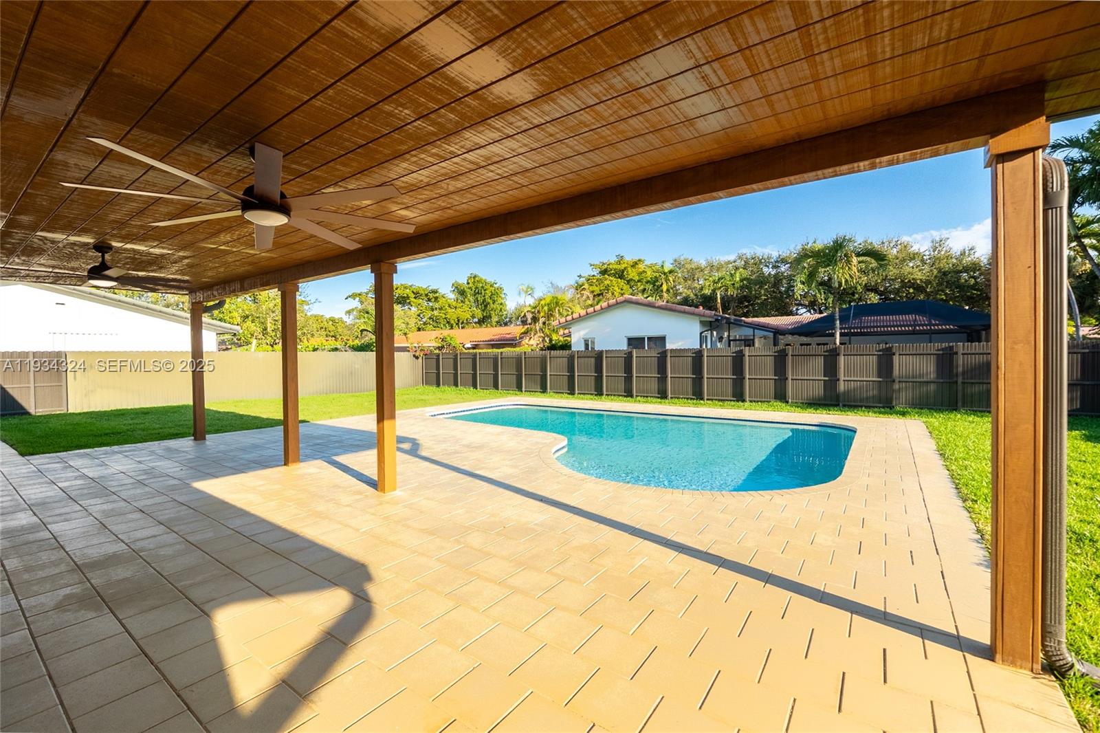 MIAMI LAKES SEC 4 - Residential