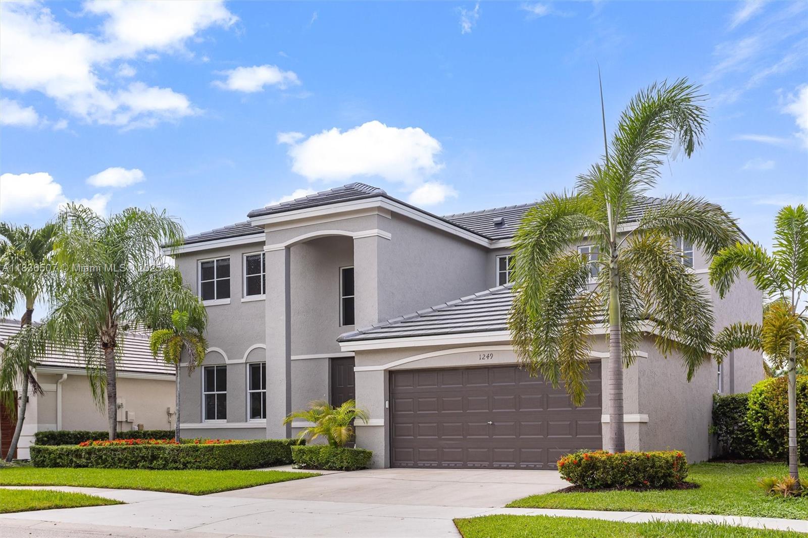 1249 Chenille Cir