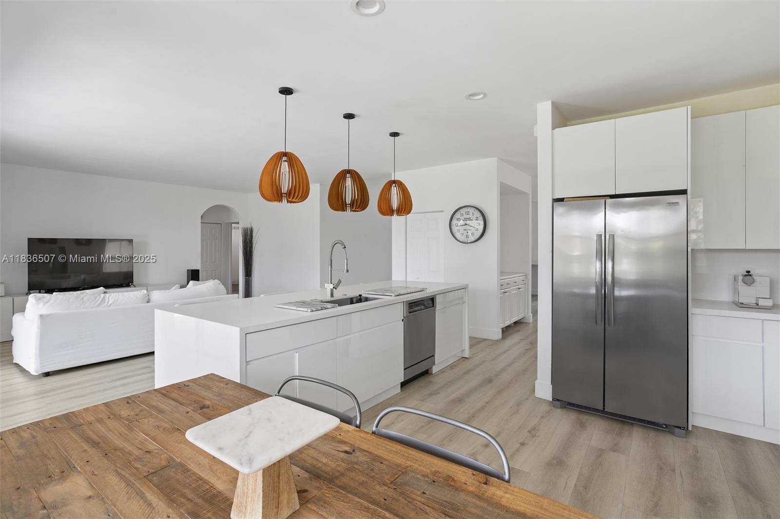 1249 Chenille Cir