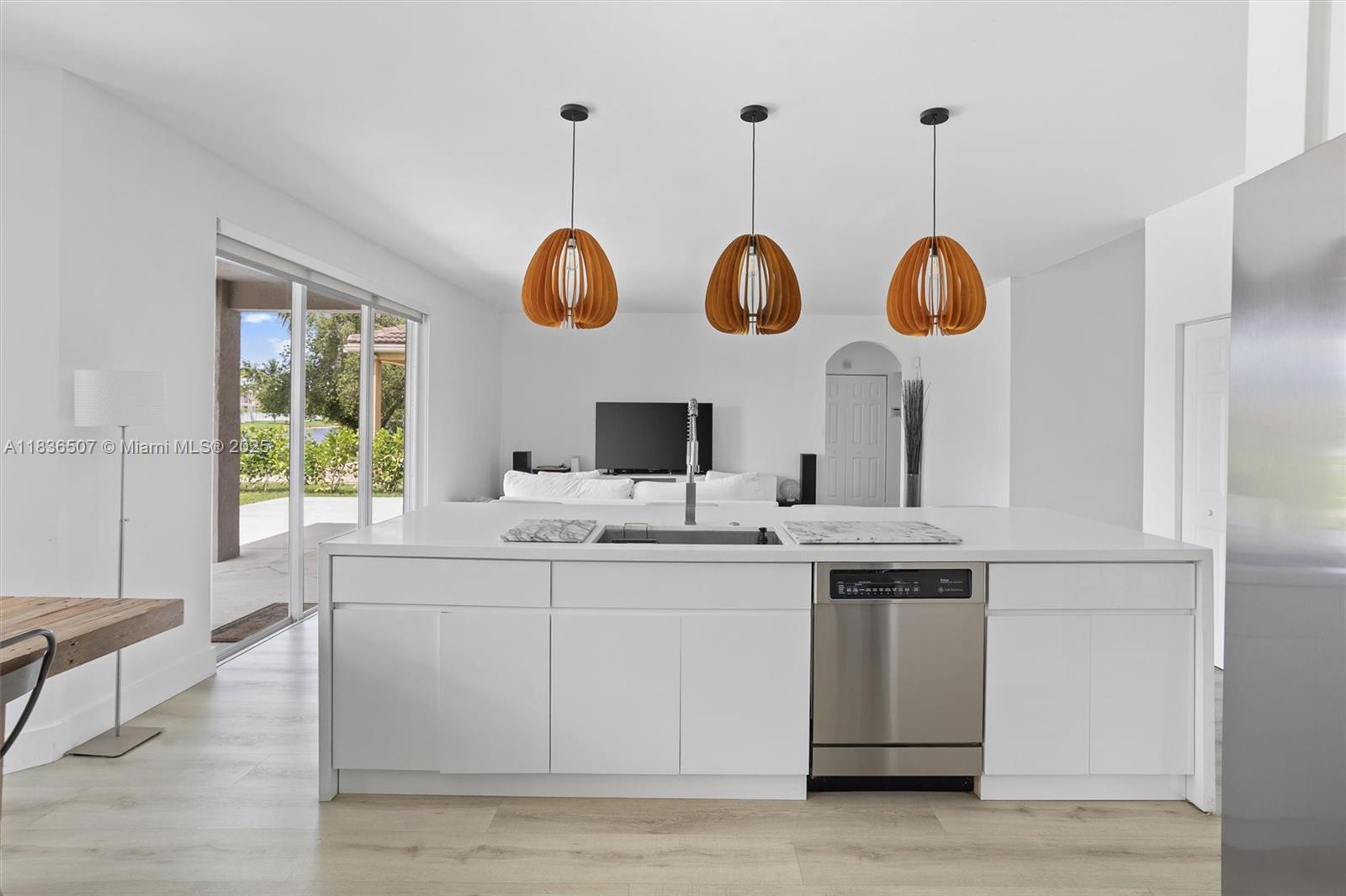 1249 Chenille Cir