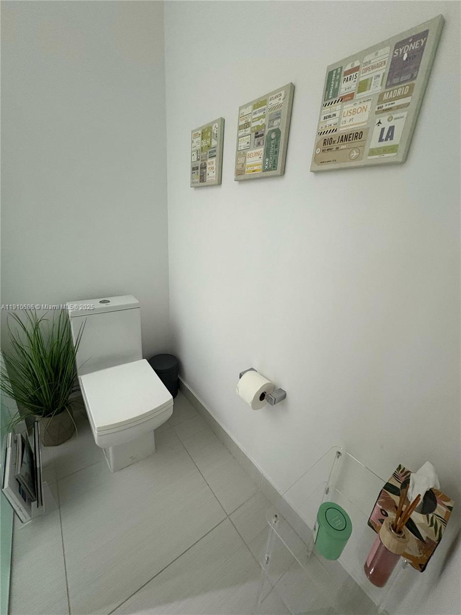 LANDMARK AT DORAL CONDO - Residential Lease