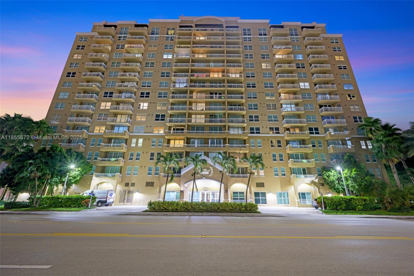 Price Improvement! $315,000 – Prime Coral Gables Location
Don’t miss this opportunity to own a beautifully maintained 1BD/1BA condo at Da Vinci—just minutes from Miracle Mile, Merrick Park, and the University of Miami. This light-filled unit features an open layout, private balcony, in-unit laundry, and assigned parking. Enjoy amenities including a fitness center, pool, and 24-hour security. Perfect for first-time buyers, professionals, or investors seeking strong rental potential in one of Miami’s most desirable areas.