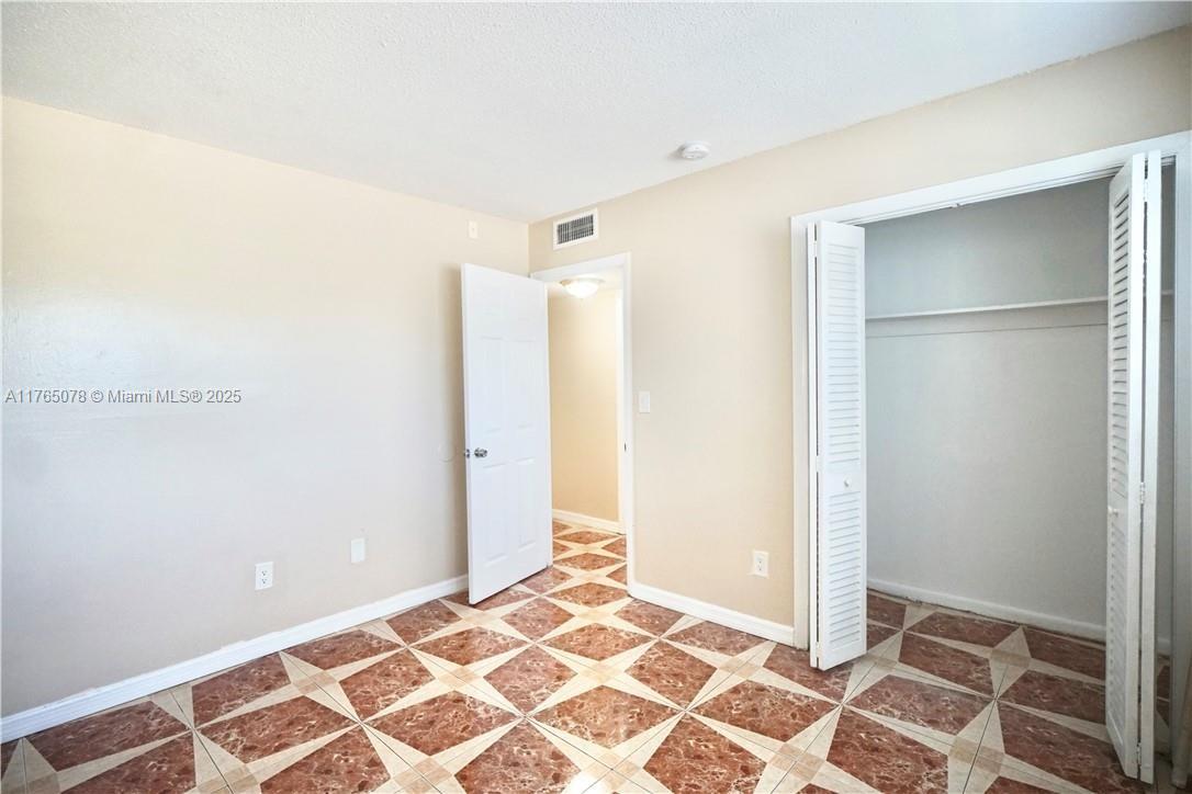 OLA CONDO - Residential