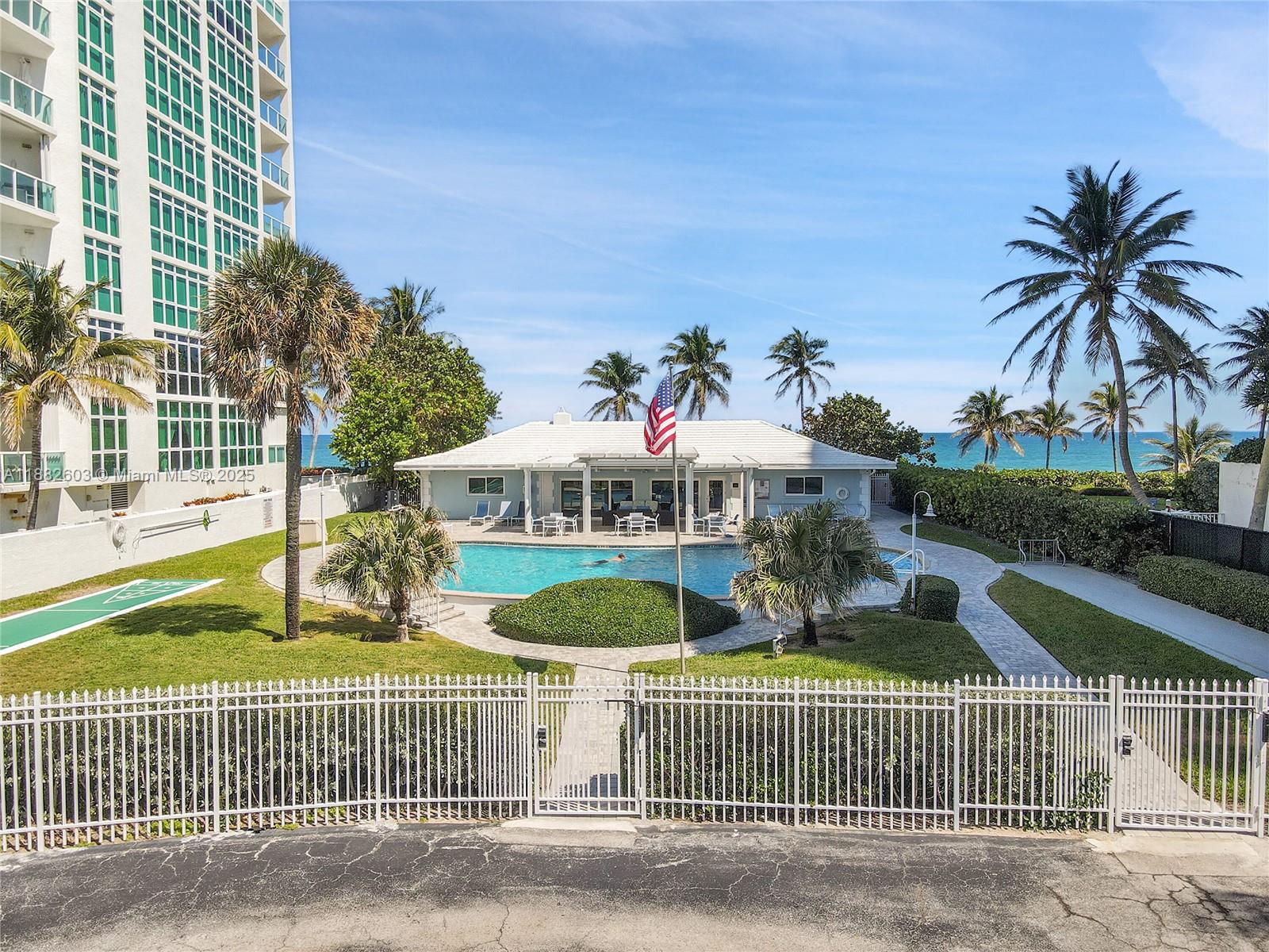 PALM CLUB CO-OP - Residential