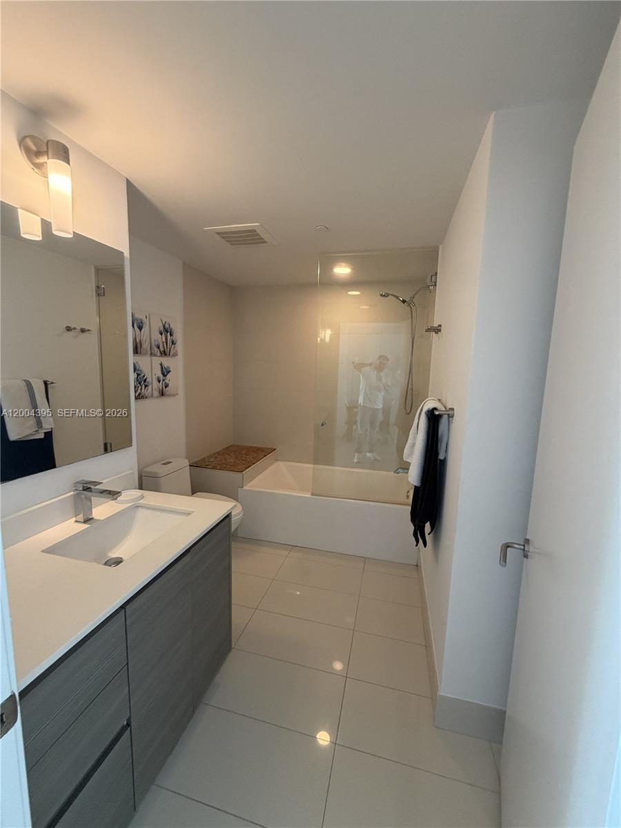 ICON BAY CONDO - Residential Lease