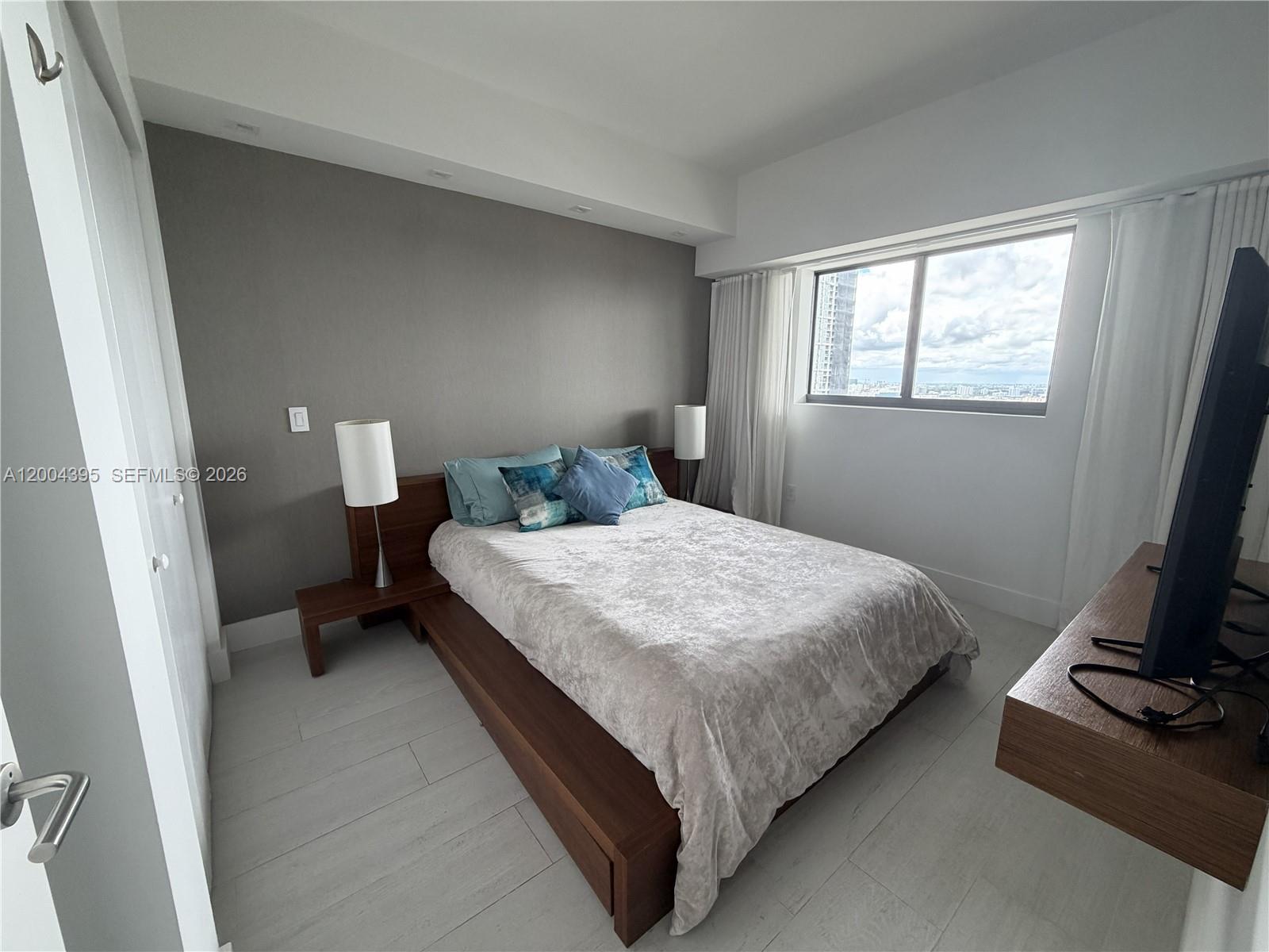 ICON BAY CONDO - Residential Lease