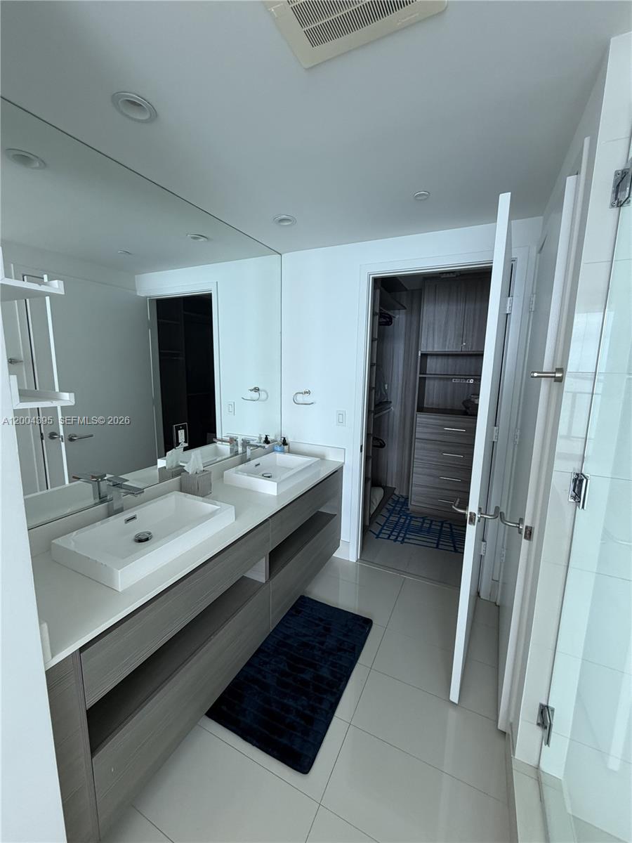 ICON BAY CONDO - Residential Lease