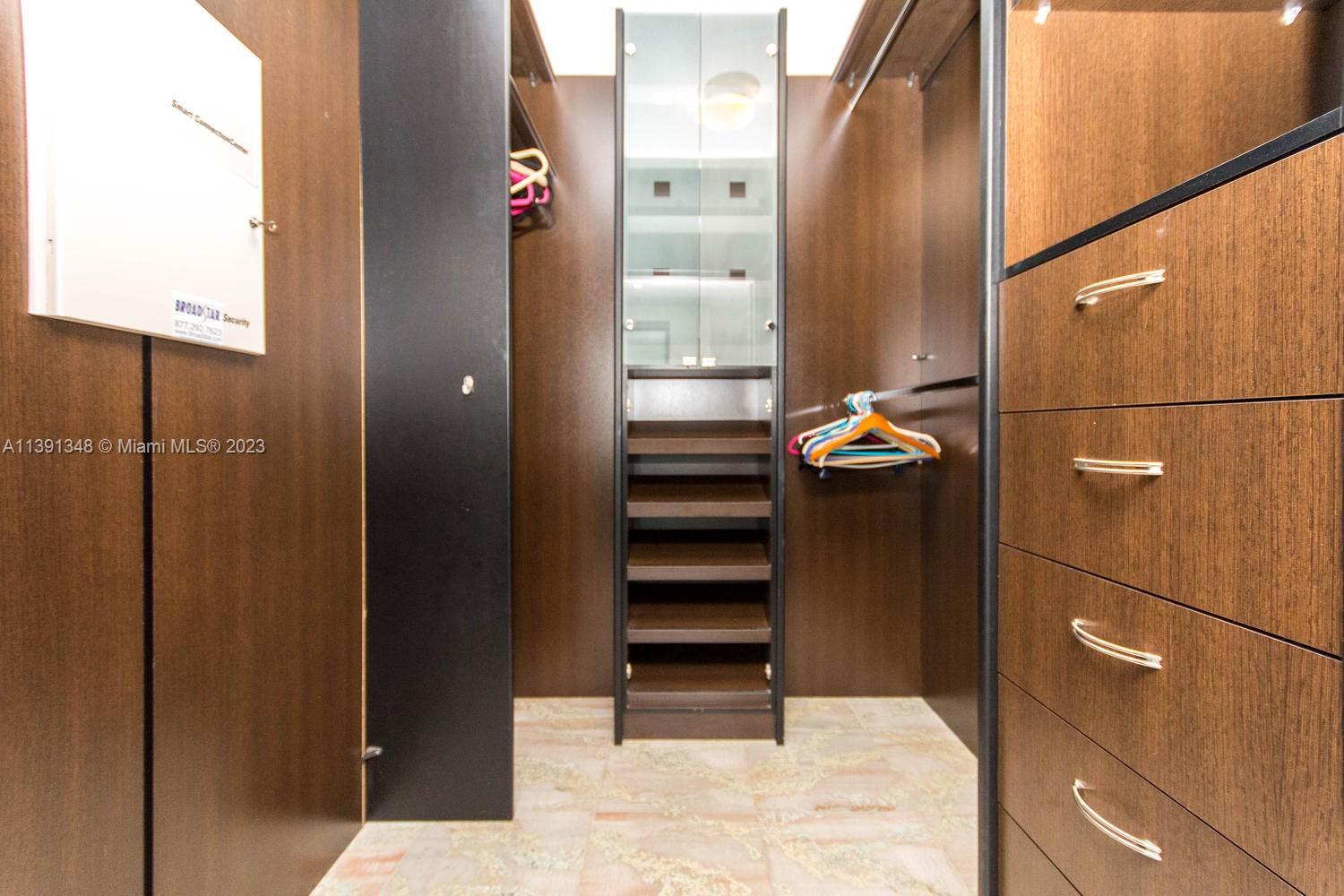 LA PERLA CONDO - Residential