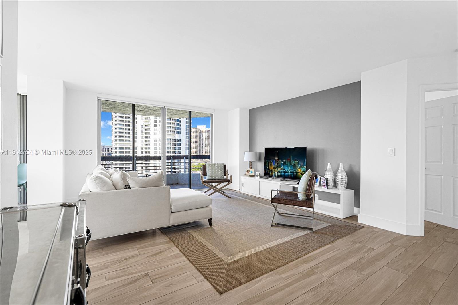 MYSTIC POINTE TOWER 500 - Residential