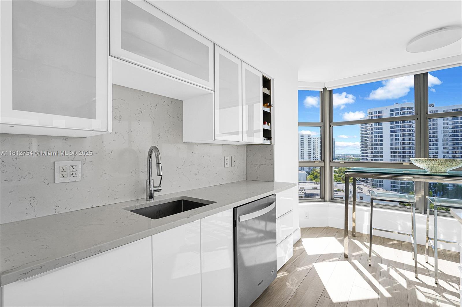 MYSTIC POINTE TOWER 500 - Residential