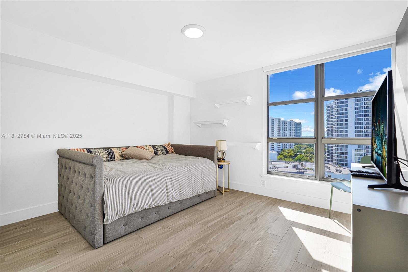 MYSTIC POINTE TOWER 500 - Residential